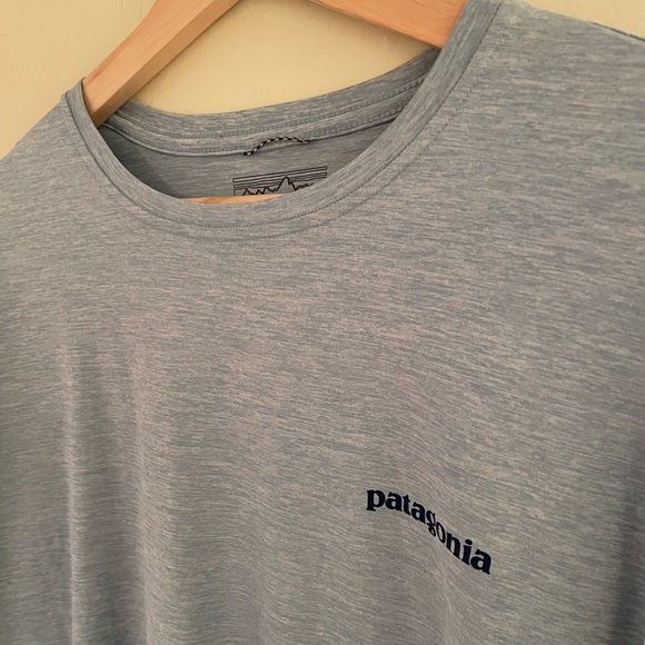 Patagonia Men’s T-Shirt XL Light Blue with Graphic Surf Logo Great for Beach - Picture 3 of 11